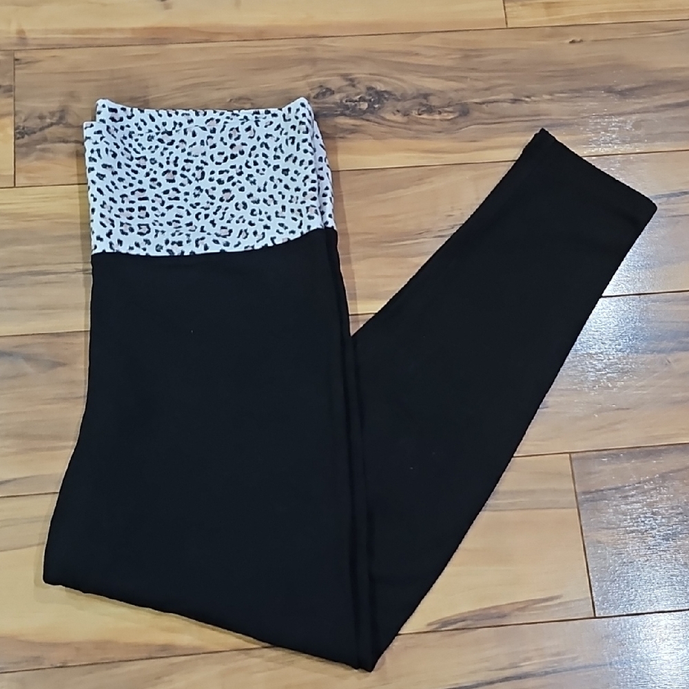 Victoria's Secret Women's Large Black Leggings with Animal Print Waistband